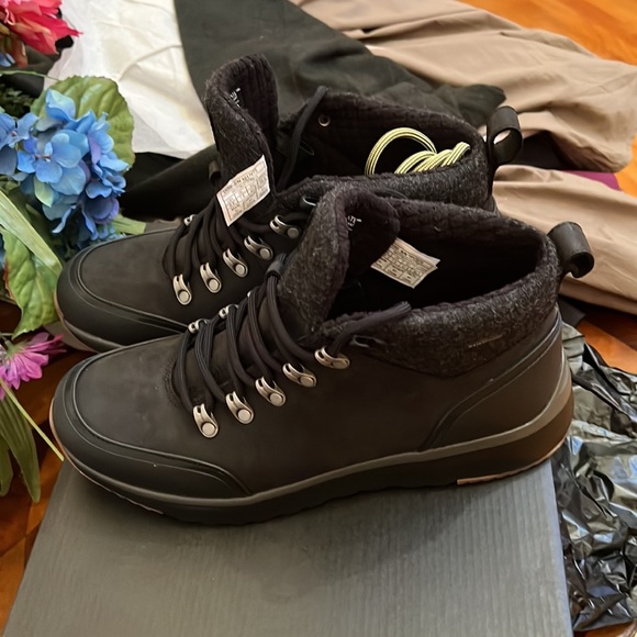 New water resistant UGGs for men - Picture 2 of 5